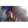 deux hommes jolie prenant une photo